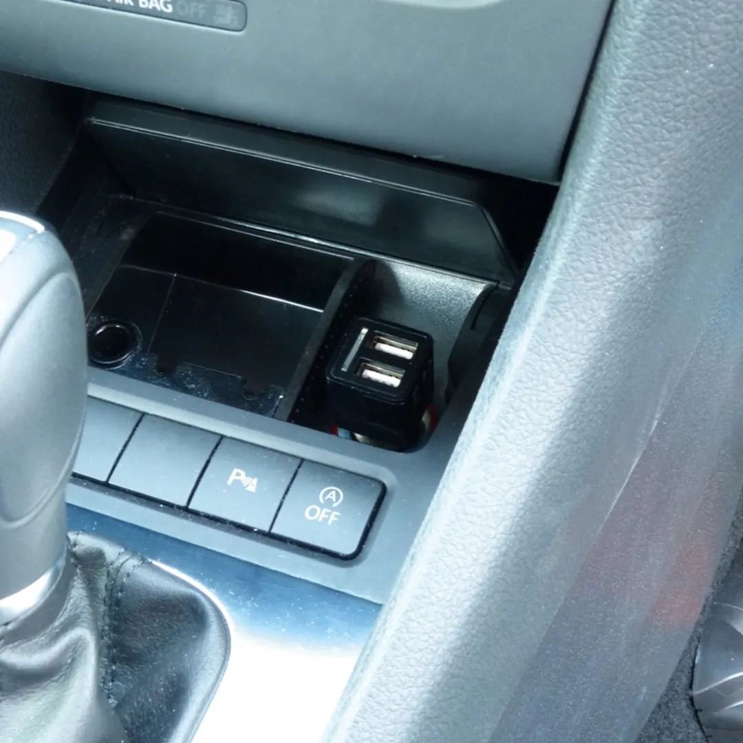 Carpoint 2-Weg USB Aanstekerdoos - Zwart