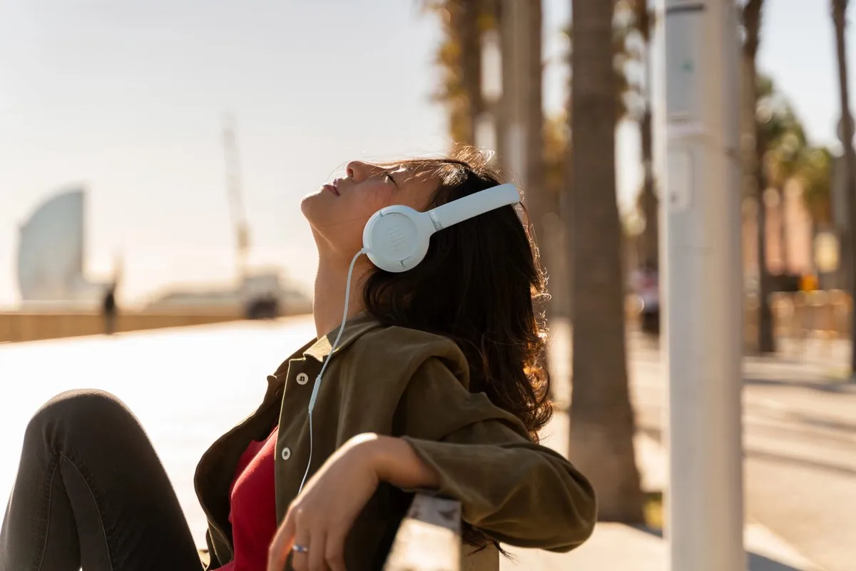 JBL Tune 530 USB-C - USB C Koptelefoon - Bedrade On-ear Headset voor iPhone 15, 16 & 17 - Met Microfoon - JBL Pure Bass - Samsung & Laptop - Wit