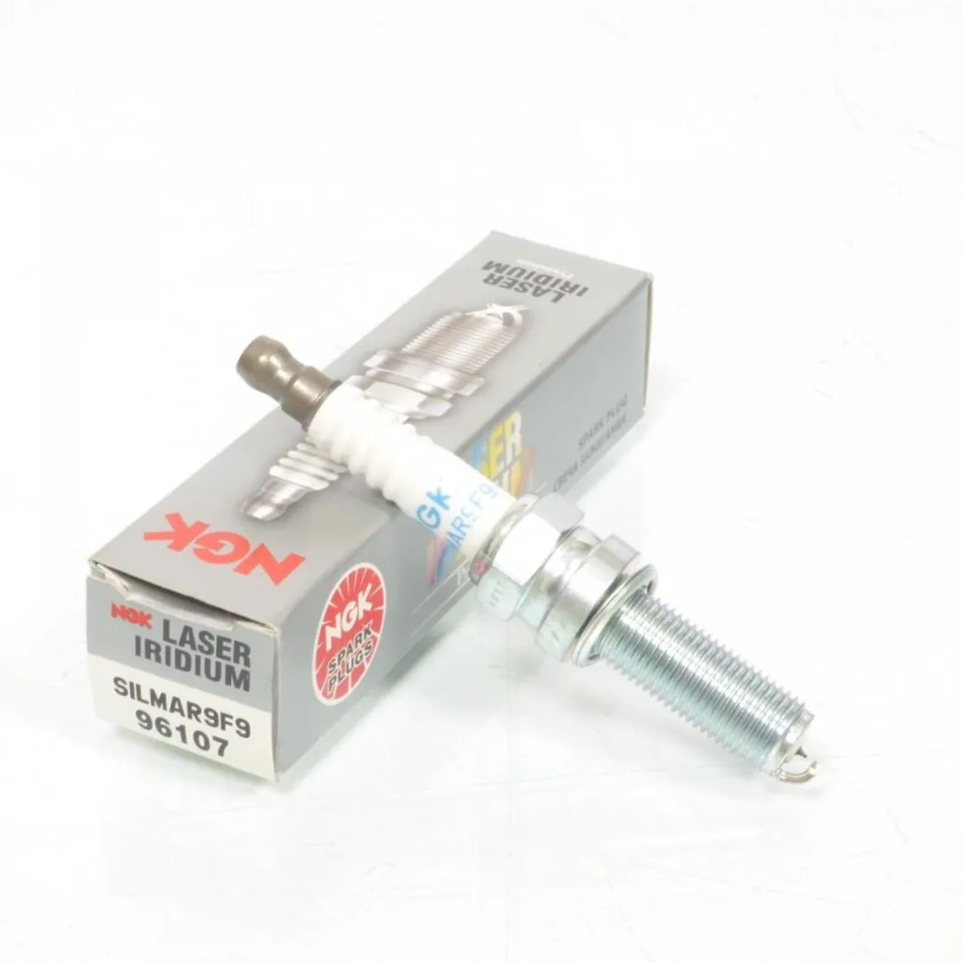 NGK Bougie SILMAR9F9 - Wit