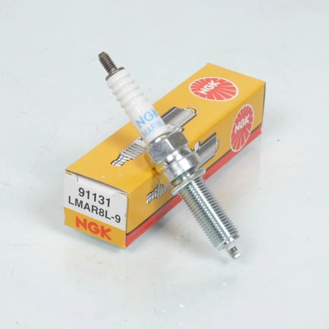 NGK LMAR8L-9 Bougie - Honda 150 SH - Wit