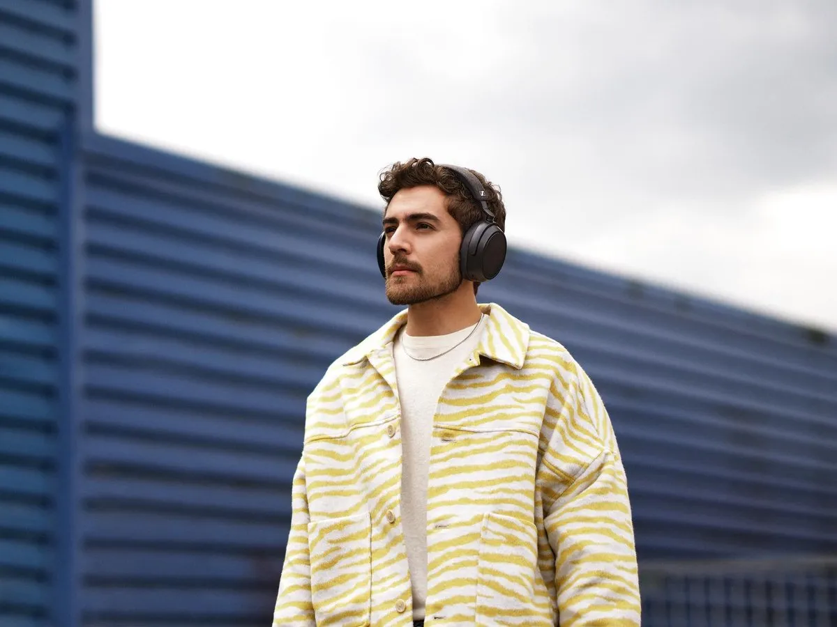 Sennheiser MOMENTUM 4 Wireless Over-Ear Koptelefoon - 60u Batterij - Zwart