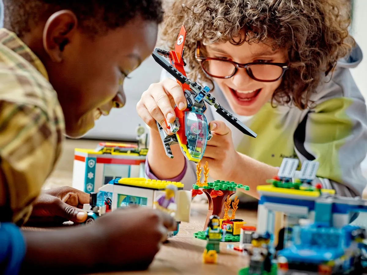 LEGO City Hoofdkwartier Hulpdienstvoertuigen 60371 - Meerkleurig