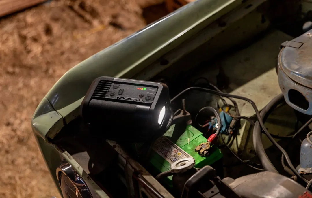 NOCO A65 Luchtcompressor + Startaccu 2000A - 60W Powerbank - 100 Lumen