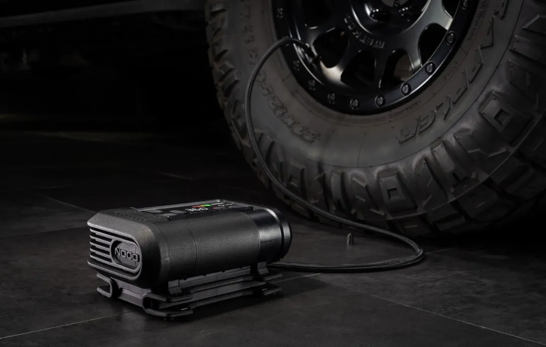 NOCO A65 Luchtcompressor + Startaccu 2000A - 60W Powerbank - 100 Lumen