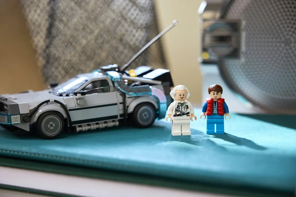LEGO Speed Champions Tijdmachine 77256 - 357 Stukken - 2 Minifiguren