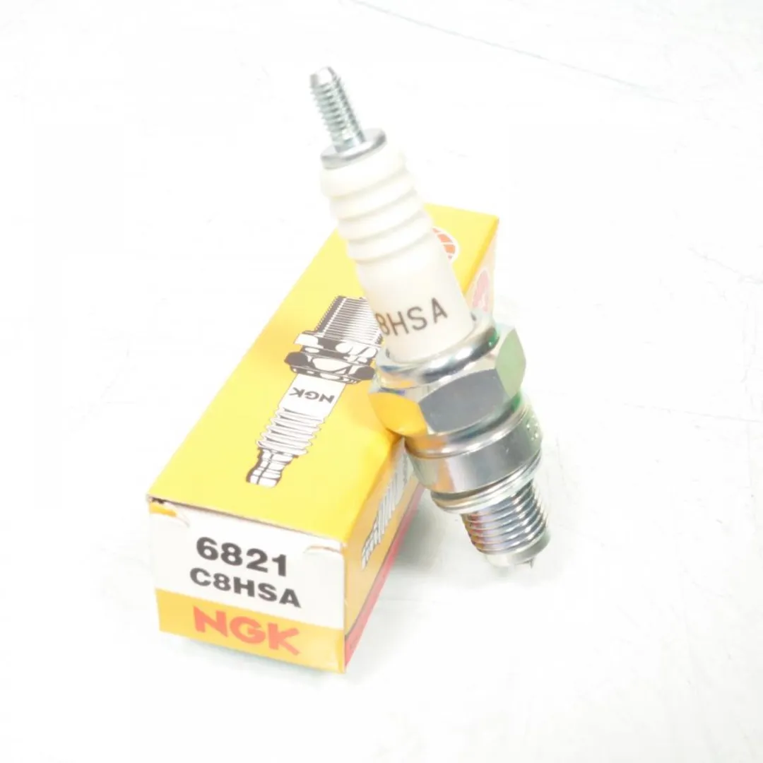 NGK Bougie C8HSA voor Suzuki GSX-R 400 - Wit
