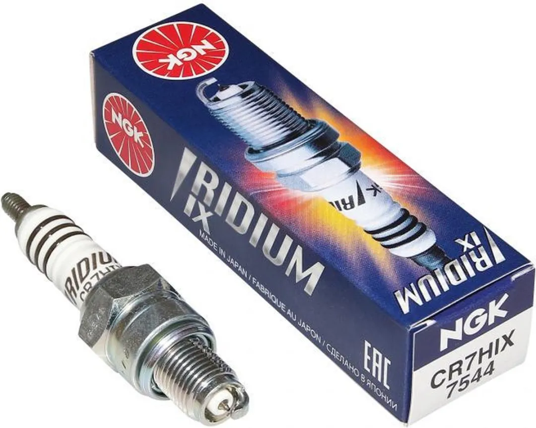 Bougie d'allumage NGK pour Moto Yamaha 125 XVS Dragstar Après 2000 Neuf