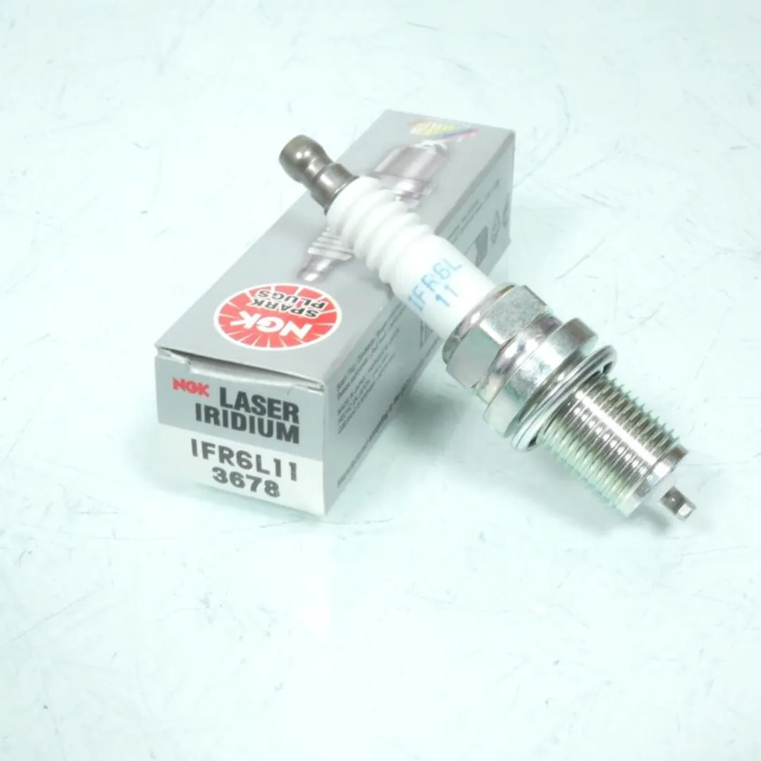 NGK Bougie IFR6L11 voor Honda VTX 1800 2001-2008 - Wit