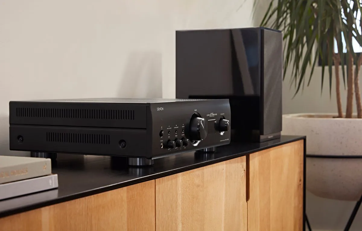 Denon PMA-1700NE Amplifier - 140W - MM/MC Phono - Zwart