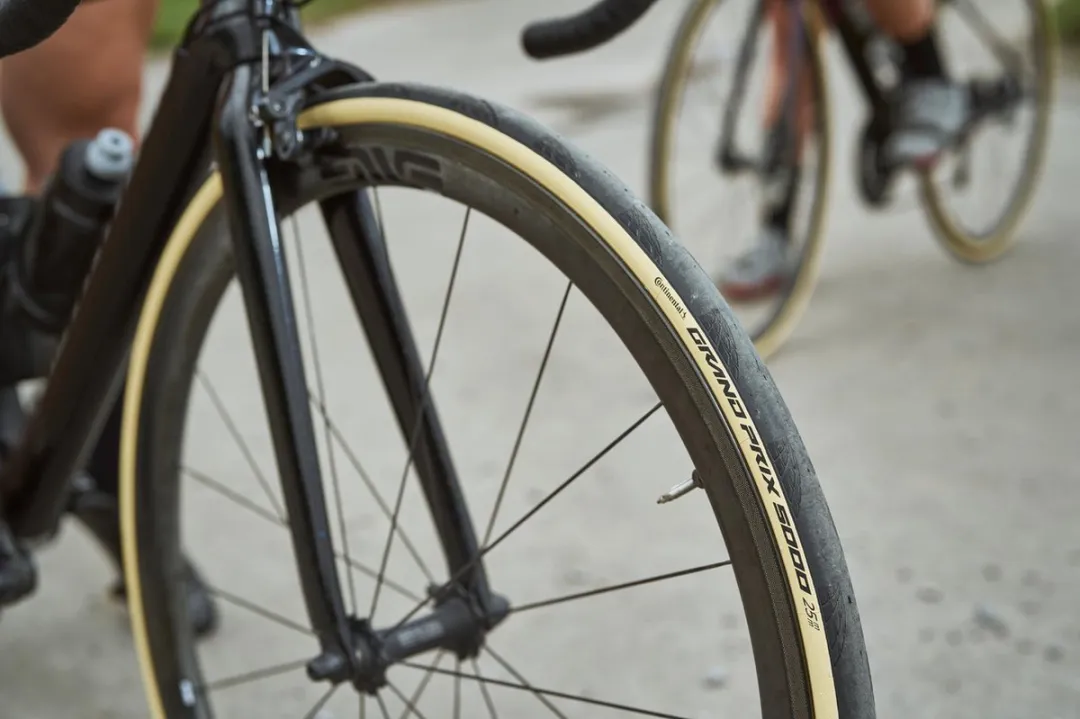 Continental Grand Prix 5000 700x25C - Tubeless - Zwart