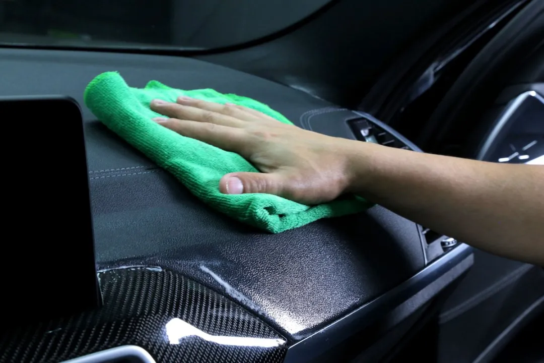 Turtle Wax Hybrid Solutions Inside Job Drift - Ultieme alles-in-één interieurverzorging - Voor leer, vinyl, kunststof, rubber & meer - 500ml