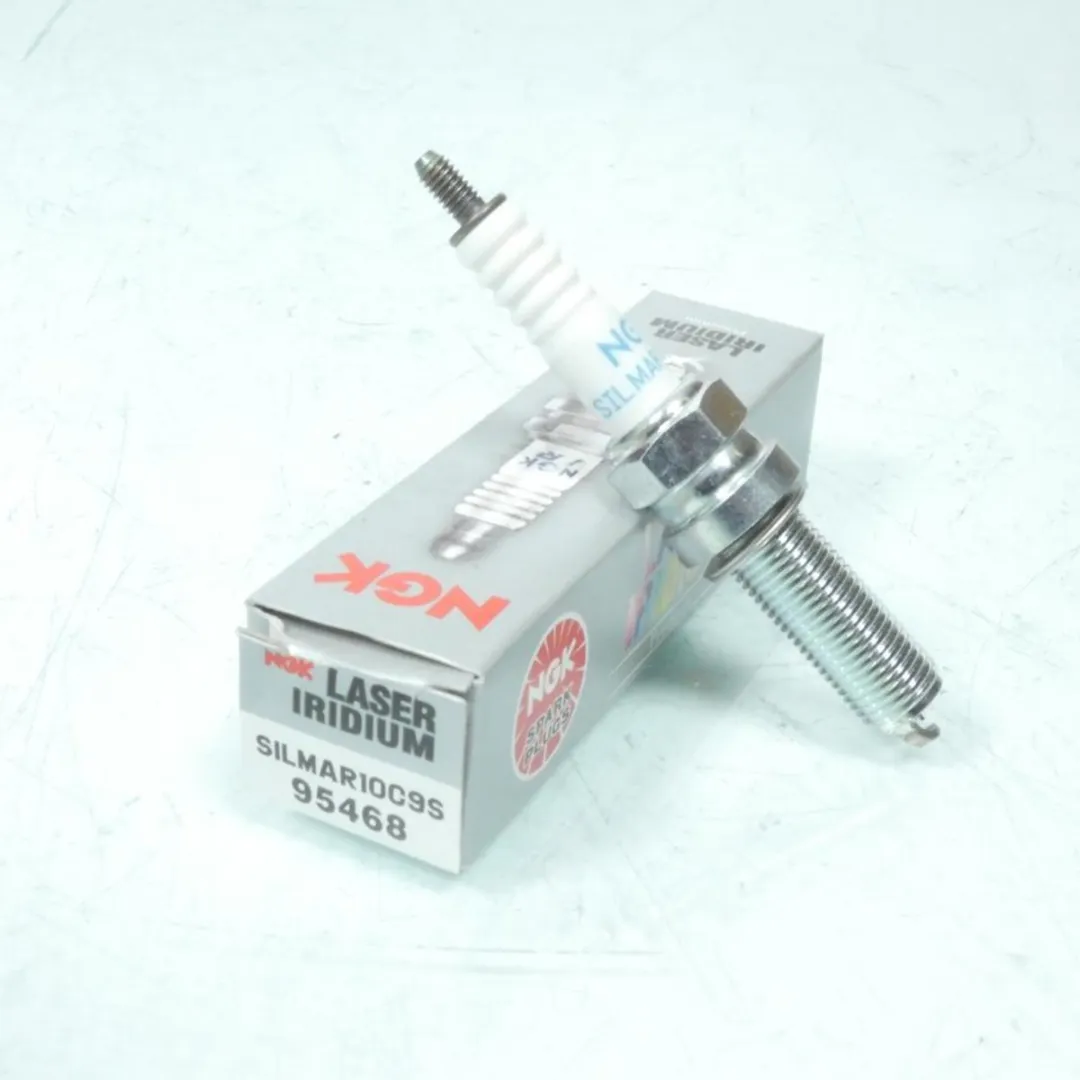 NGK SILMAR10C9S Iridium Bougie - Wit