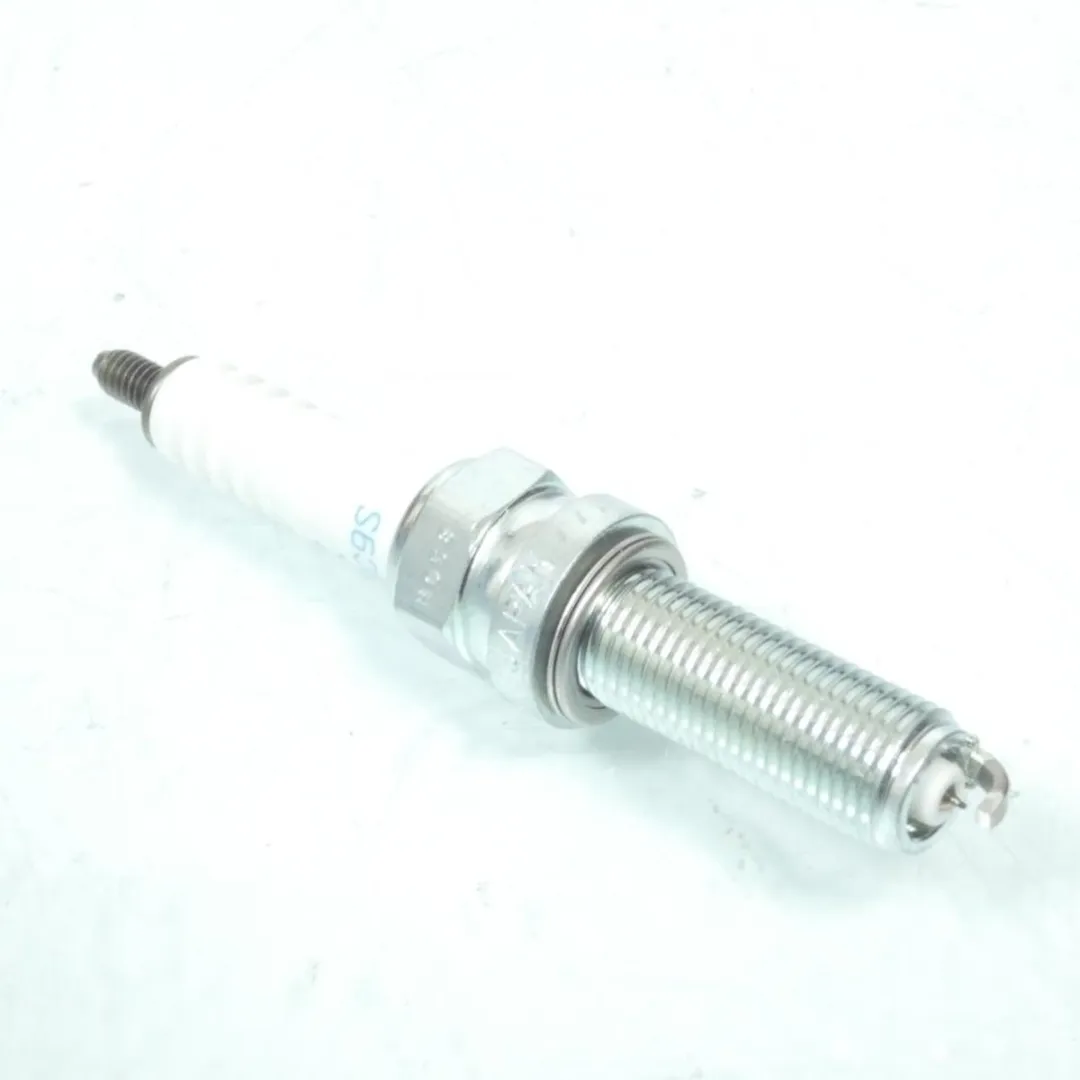 NGK SILMAR10C9S Iridium Bougie - Wit