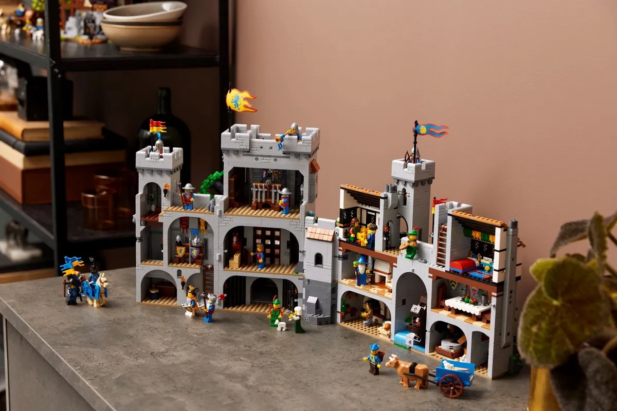 LEGO 10305 Leeuwenridders Kasteel - 4514 Stukken - 22 Minifiguren