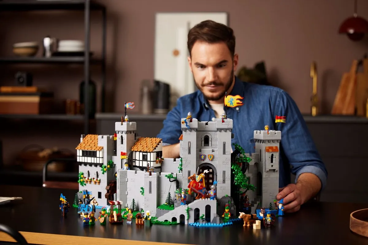 LEGO 10305 Leeuwenridders Kasteel - 4514 Stukken - 22 Minifiguren