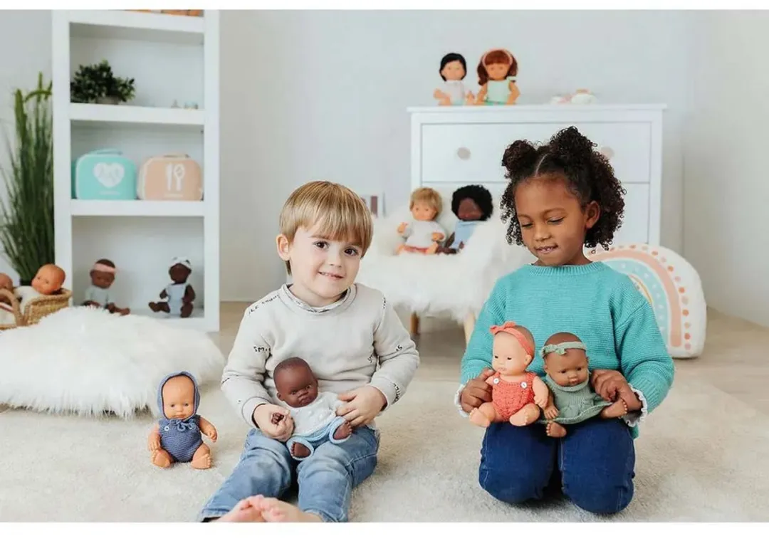 Miniland babypop Afrikaans 21cm pop educatief speelgoed vinyl.