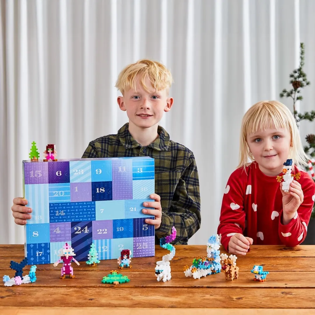 Plus-Plus 4337 Adventskalender Santa’s Northern Lights - 639-delig Bouwpakket - Paars/Blauw