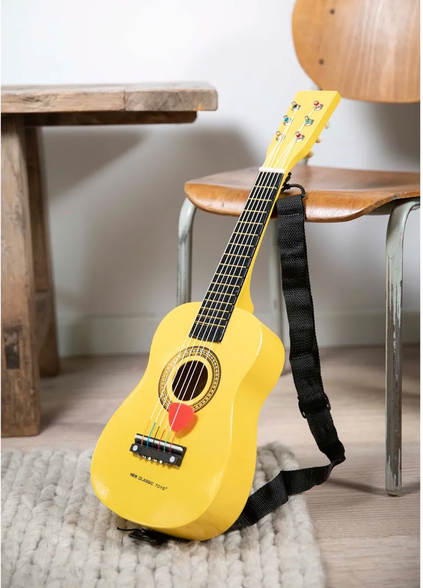 Woet® Houten Speelgoedgitaar met Draagriem - Geel - Speelgoedinstrument - Mijn eerste Gitaar Inclusief Muziekboekje - Speelgitaar voor Kinderen - Vanaf 3 jaar