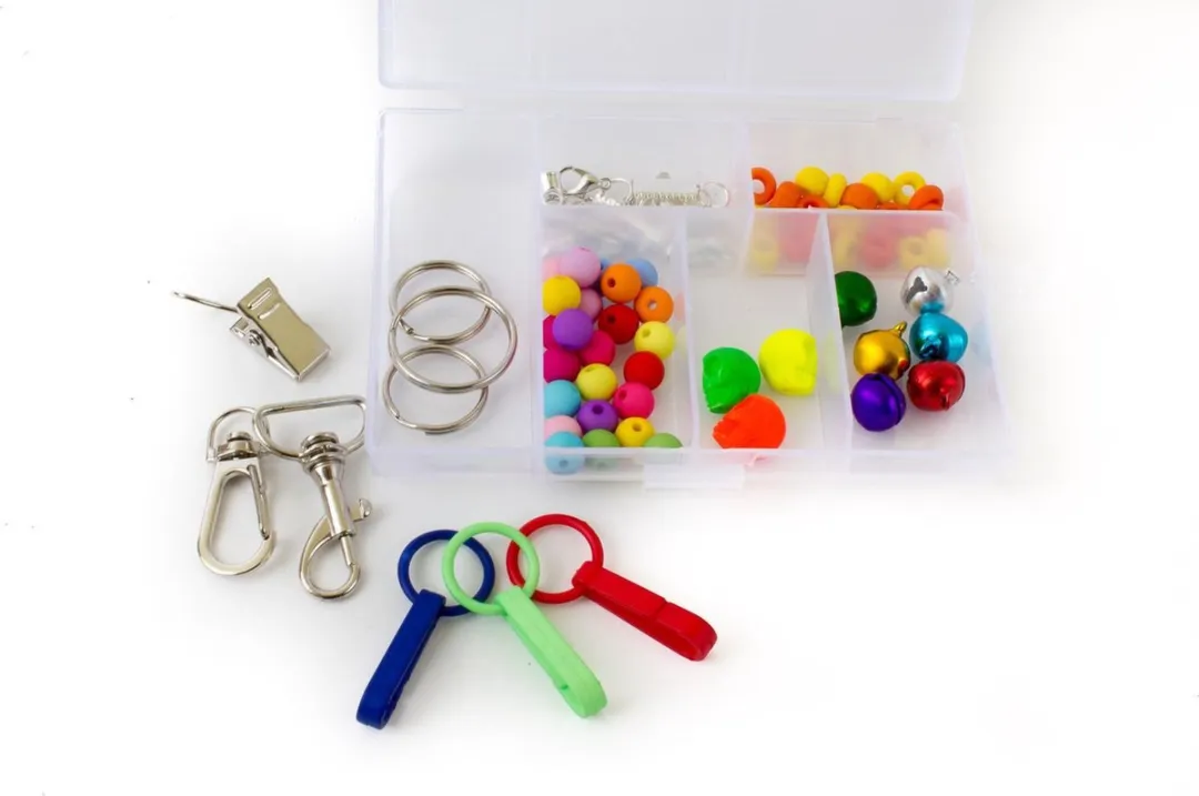 Speciaal knutselpakket in opberg box foam clay satijnkoord compleet creatief luxe kinderen metallic neon 1mm kumihimo schijven stoere armbandjes met doodshoofd terracotta auto dinosaurus fotolijst deurhanger uniek sint kerst schoen cadeau
