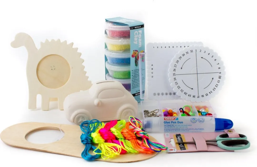 Speciaal knutselpakket in opberg box foam clay satijnkoord compleet creatief luxe kinderen metallic neon 1mm kumihimo schijven stoere armbandjes met doodshoofd terracotta auto dinosaurus fotolijst deurhanger uniek sint kerst schoen cadeau