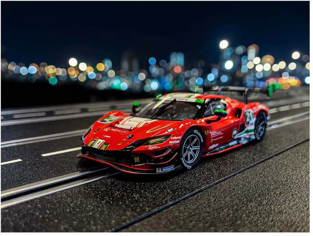 Carrera Evolution Ferrari 296 GT3 'AF Corse No.21' 1:32 - Rood