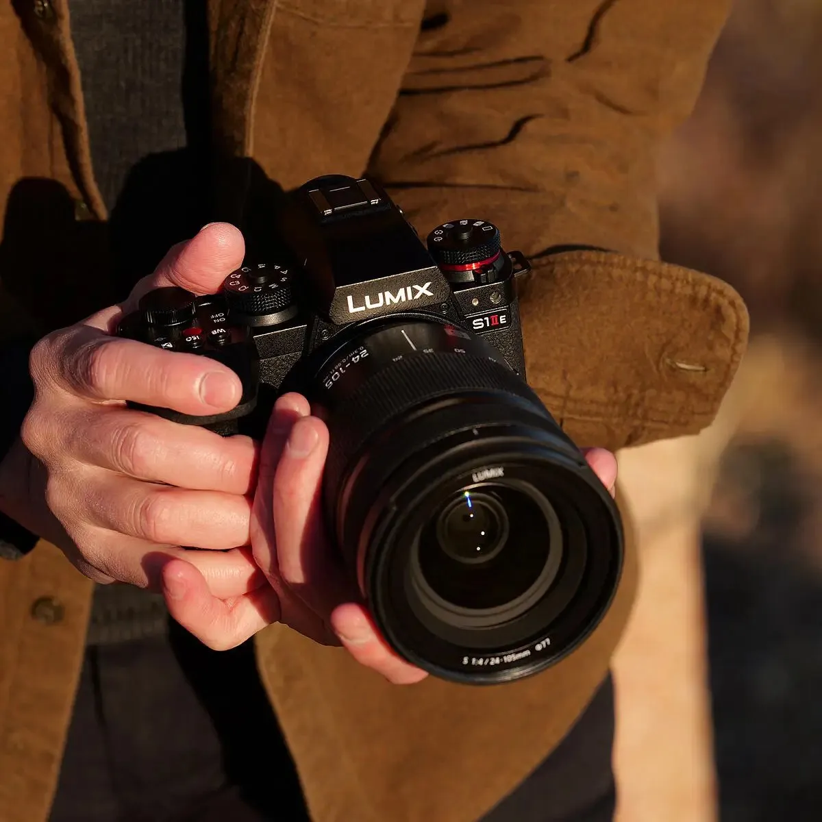 Panasonic LUMIX DC-S1M2ESME Camera + 24-105mm f/4.0 Lens - Zwart