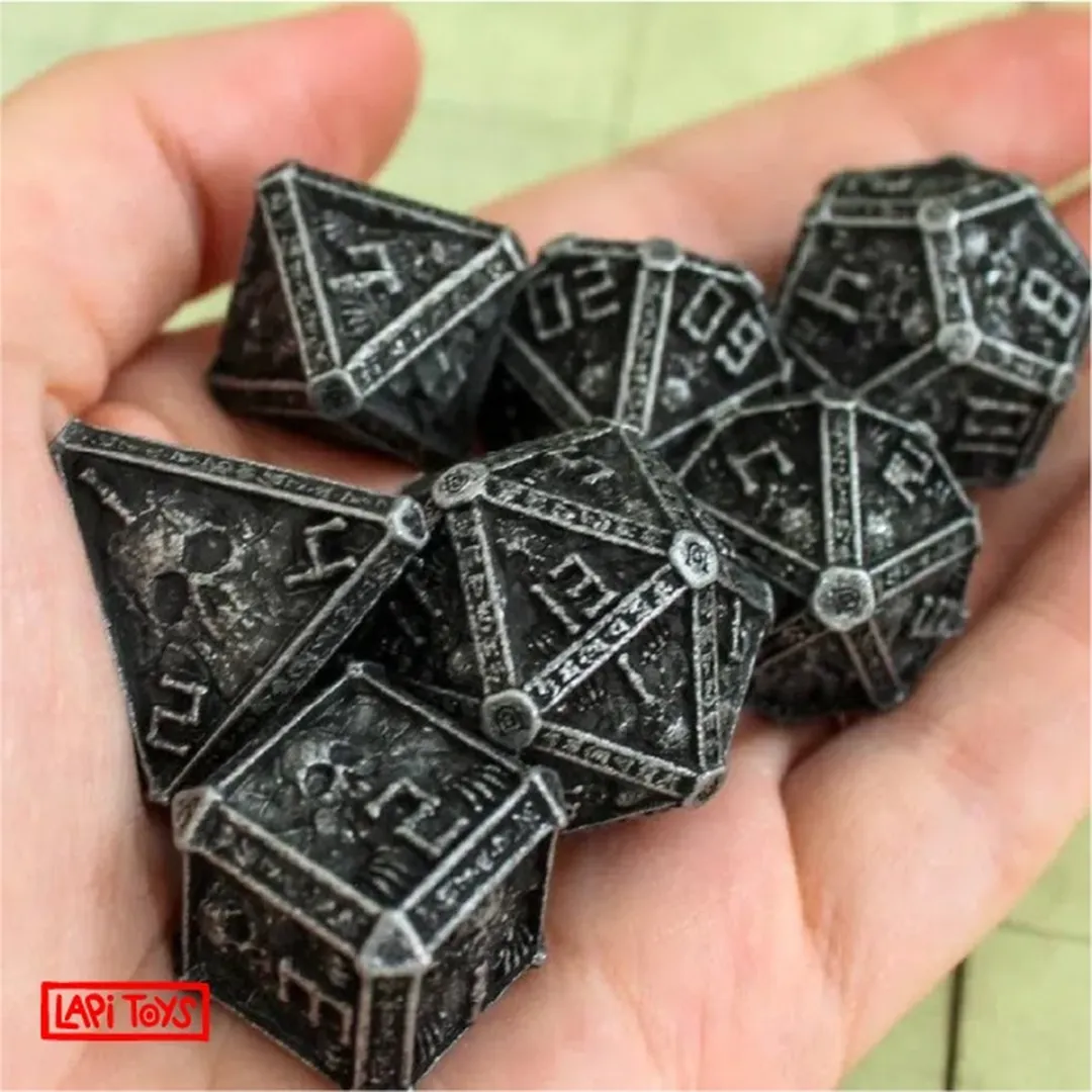 Lapi Toys - Dungeons and Dragons dobbelstenen - DnD Dice - Polydice - Dobbelstenen Dungeons Dragons - Metal dice - Metalen Dobbelstenen - DnD Dice Set - 1 set (7 stuks) - Metaal - Zwart - Zilver