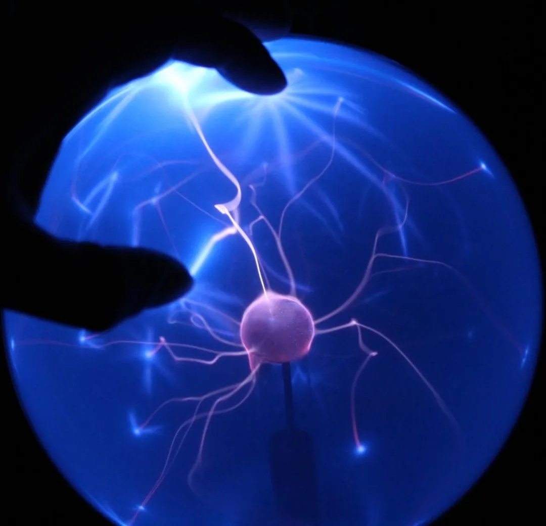 Plasma Lamp 20 cm – Blauwe Plasma Ball met Geluidssensor – Aanraakgevoelig Lichteffect