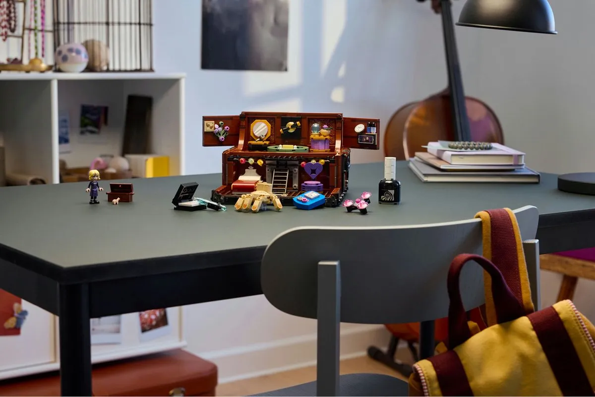 LEGO Wednesday Appartement van Thing 76785 - 828 Stukken