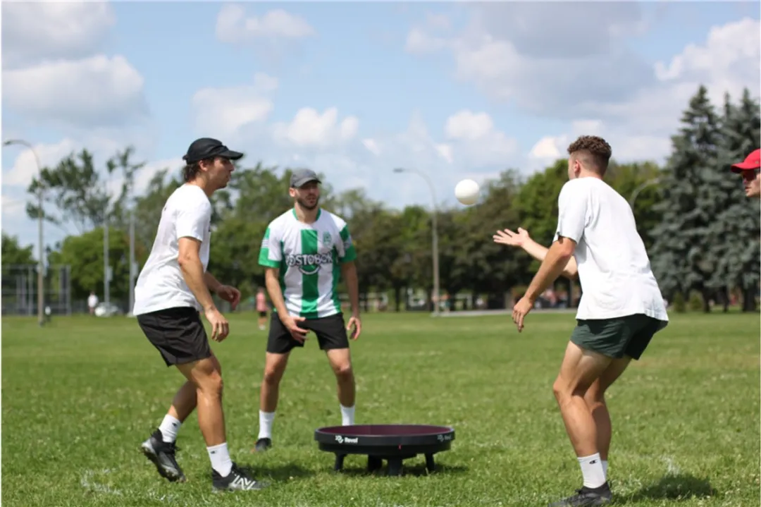 Revol Roundnet Pro set duurzaam spel voor competitie en clubs.