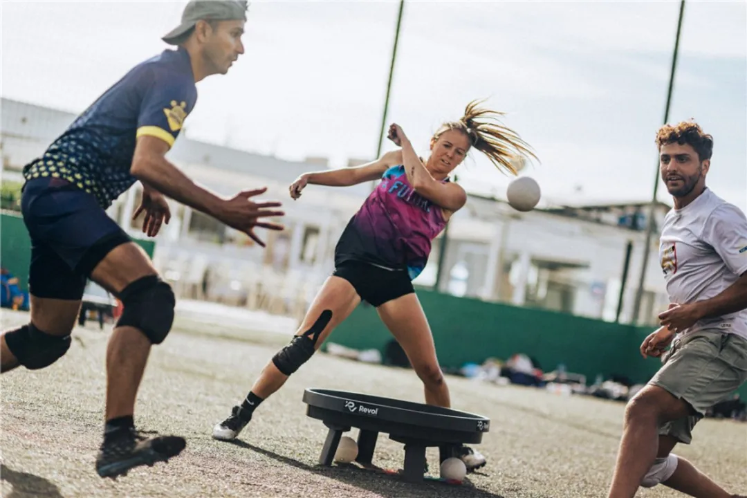 Revol Roundnet Pro set duurzaam spel voor competitie en clubs.