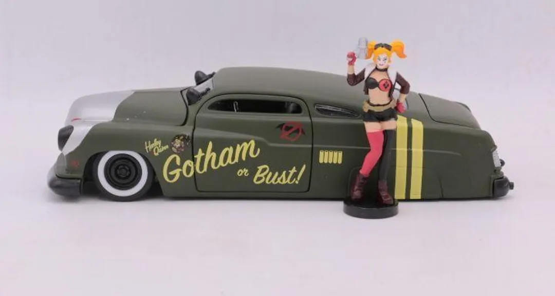 Jada Toys 1951 Mercury Harley Quinn DC Comics Bombshells 1:24 - Diverse kleuren