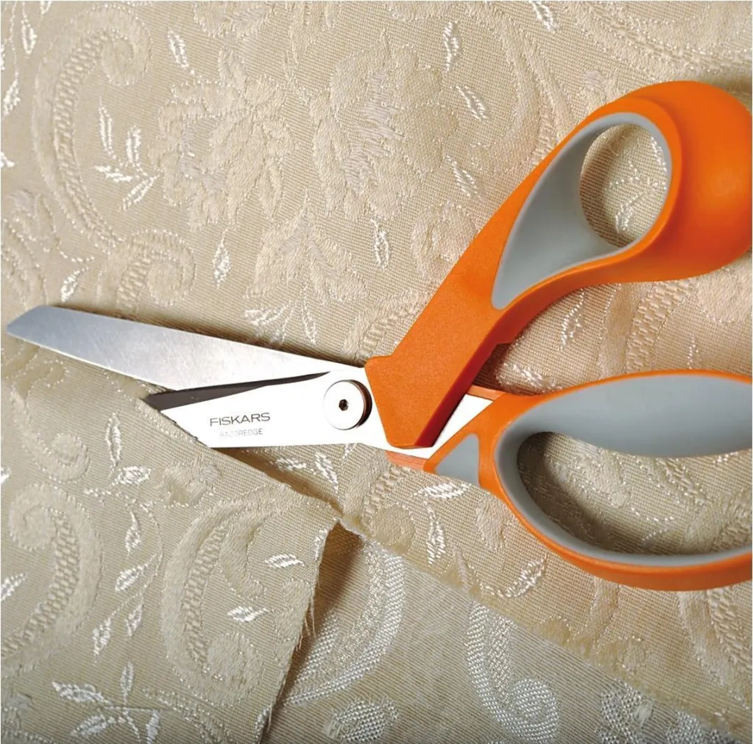 Fiskars RazorEdge Stofschaar 21cm - Oranje