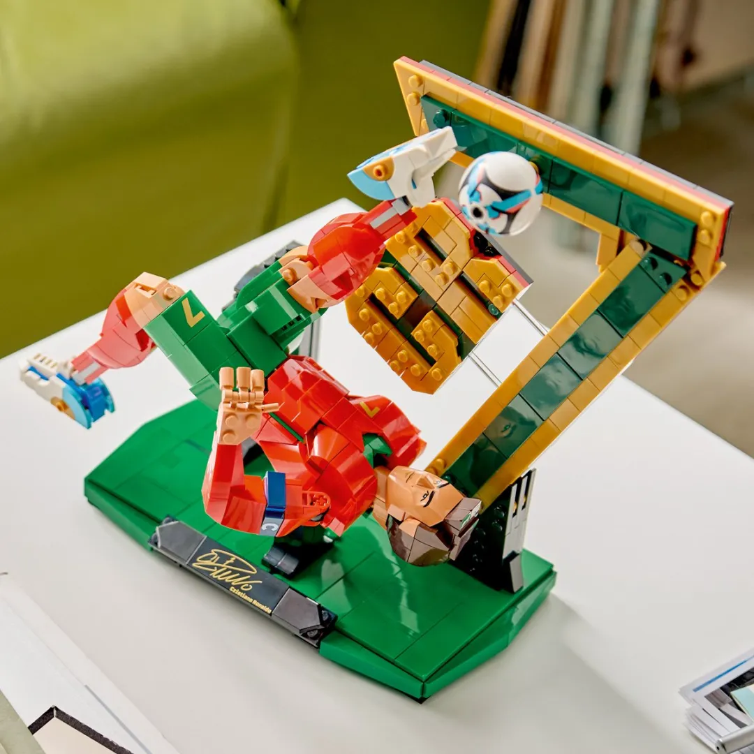 LEGO Editions Cristiano Ronaldo CR7 Bouwpakket 854 Stukken - Meerkleurig