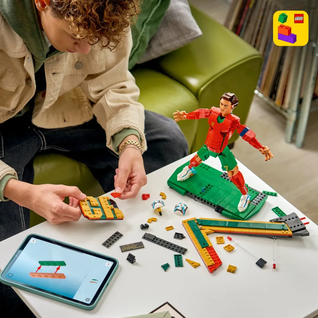 LEGO Editions Cristiano Ronaldo CR7 Bouwpakket 854 Stukken - Meerkleurig - afbeelding 6 van 6