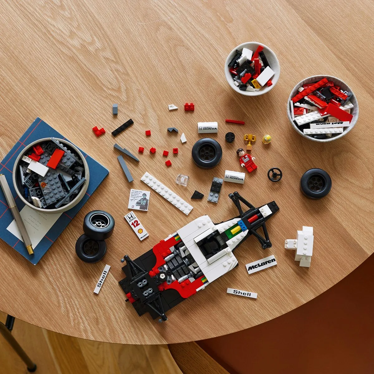 LEGO Icons McLaren MP4/4 10330 - 693 Stukken - 1 Minifiguur