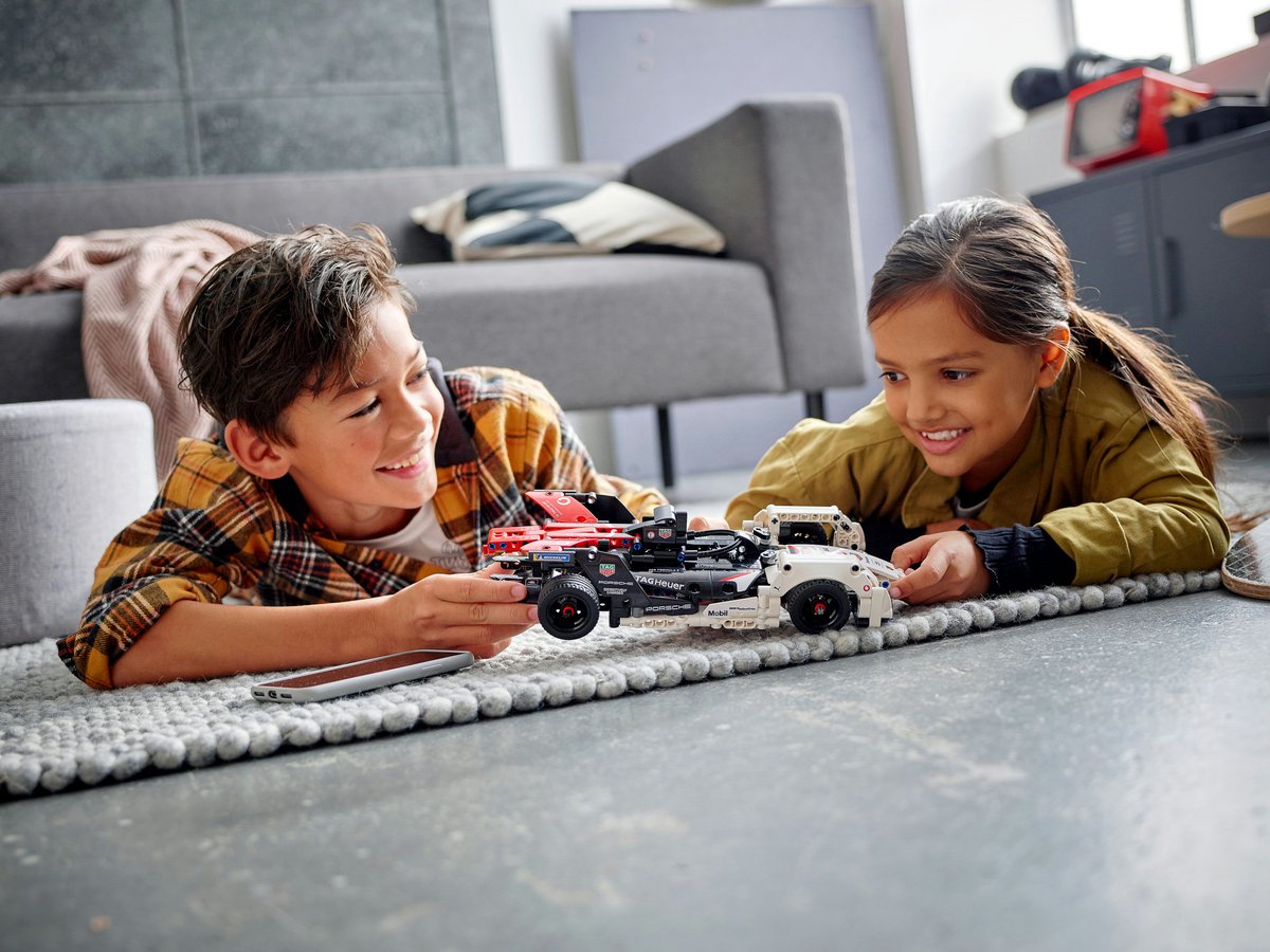 LEGO Technic Formula E Porsche 99X Electric - 42137