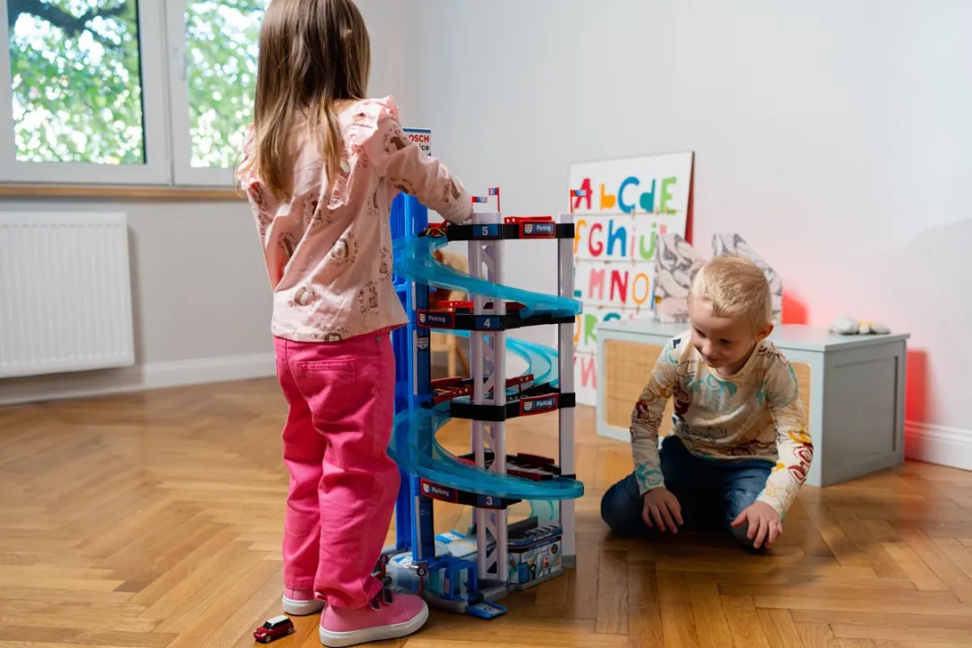 Klein Toys Bosch Mini Speelgoed Parkeergarage 2813 - Meerkleurig