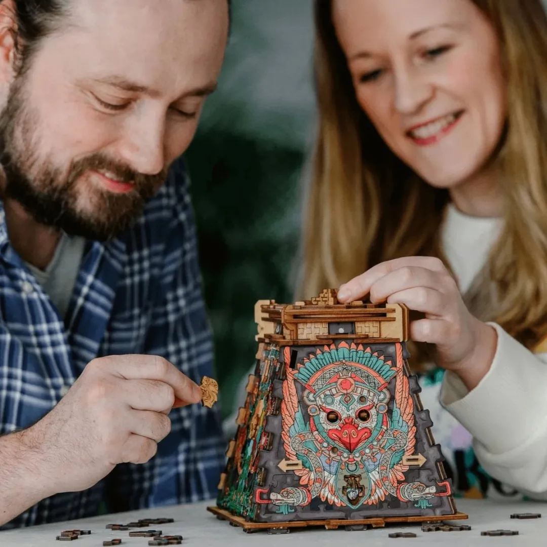 Cluepuzzle - Pyramid of the Sun