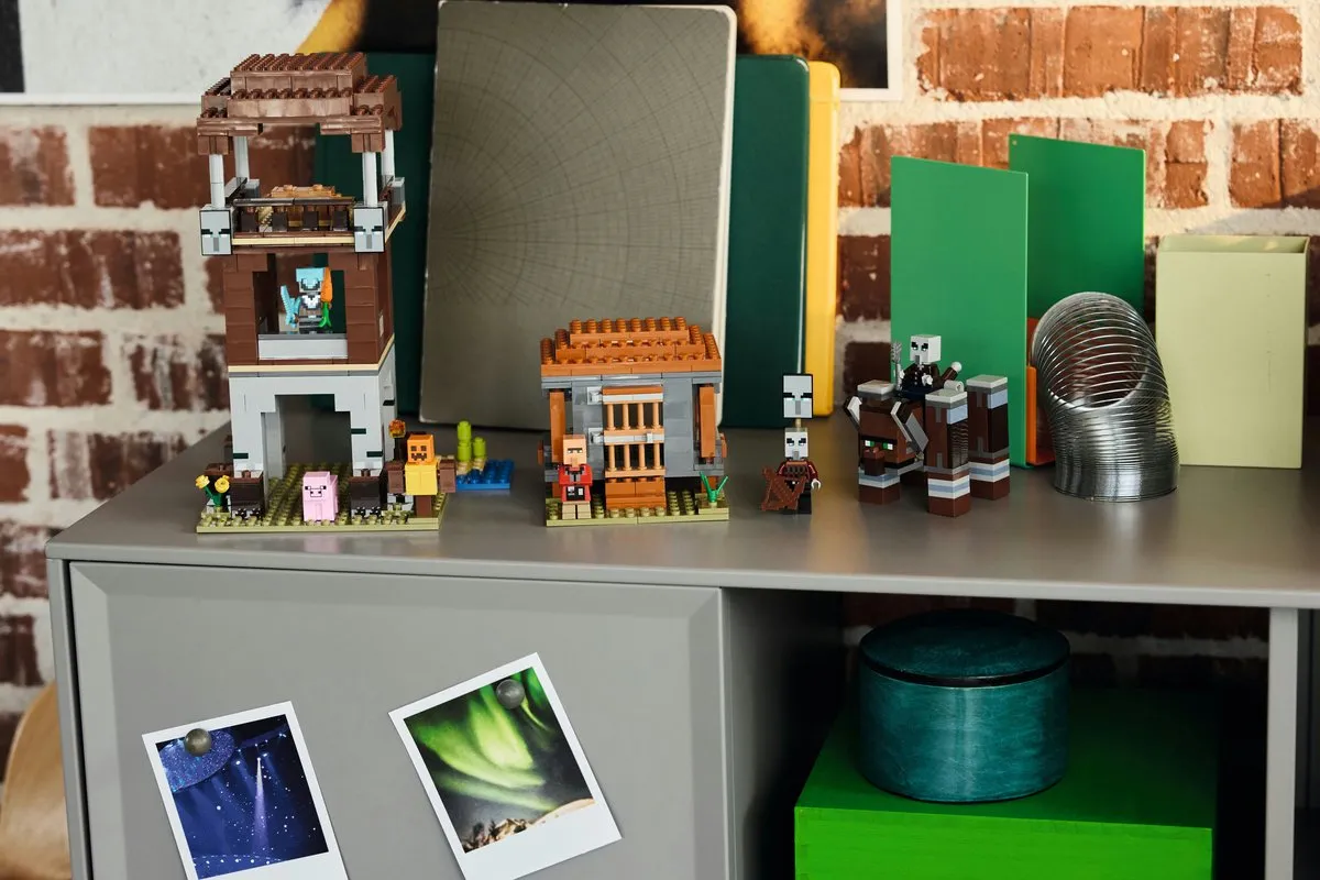 LEGO Minecraft De Plunderaar Buitenpost 21278 - 665 Stukken
