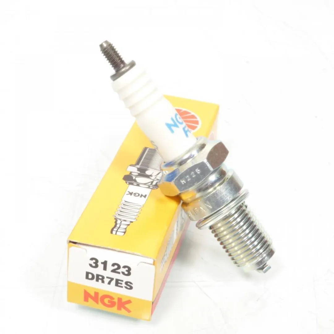 NGK Bougie D'Allumage 550 CB 1974-1978