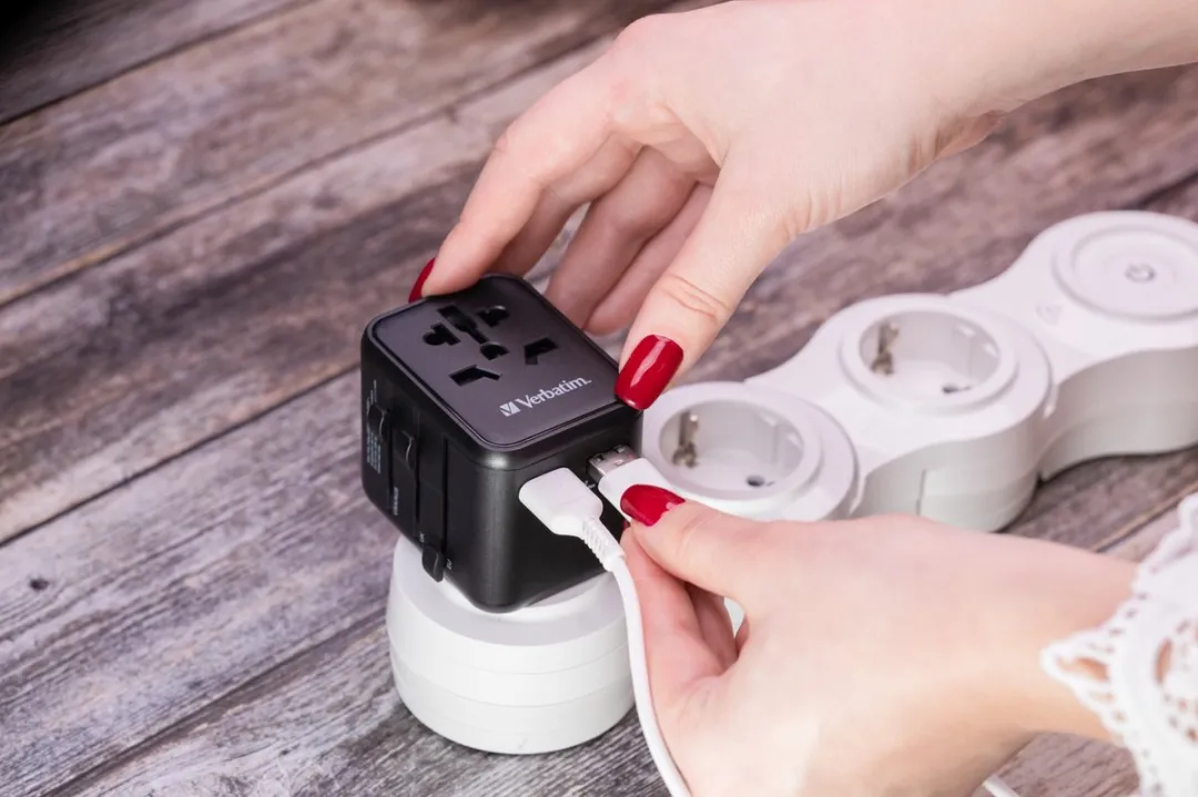 Verbatim UTA-01 Universele Reisadapter - EU/VK/VS - 2x USB-A