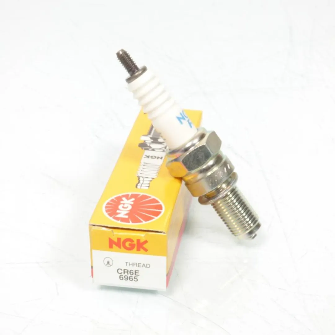 NGK Bougie CR6E 6965 Moto Suzuki Intruder 1500M - Wit