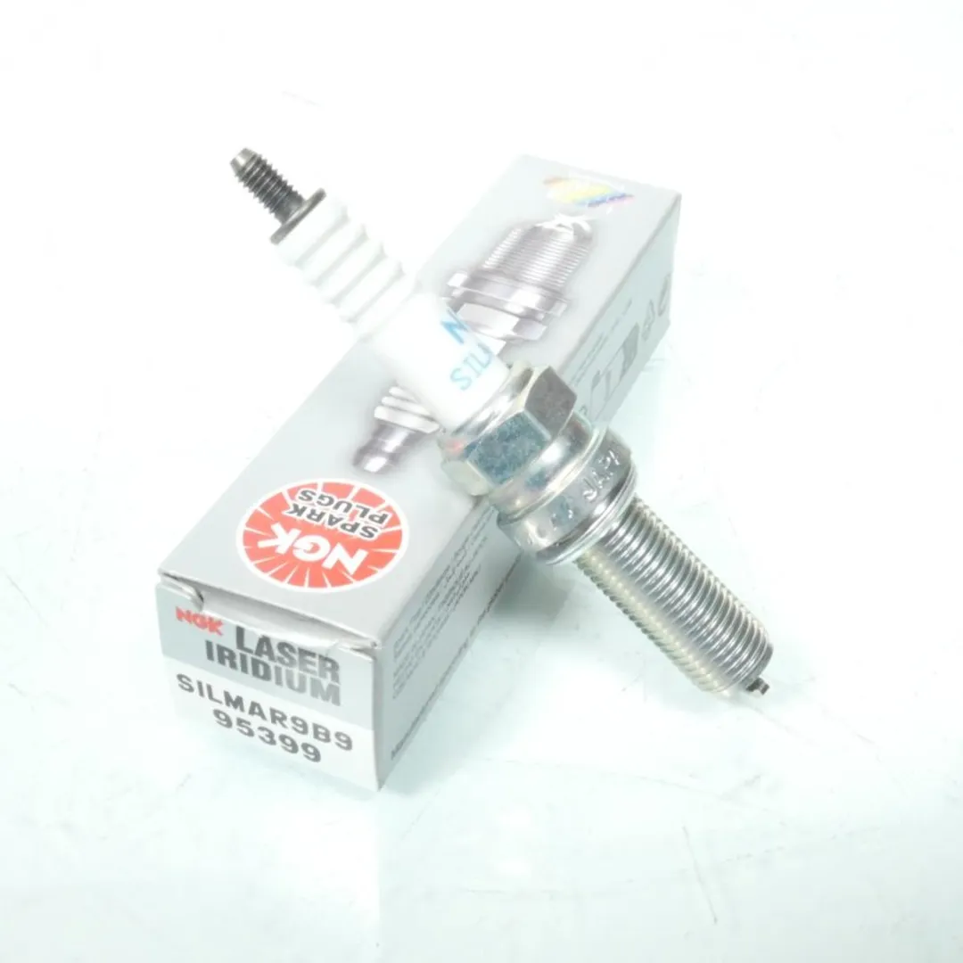 NGK Bougie SILMAR9B9 Kawasaki ZX-10R Ninja 2016-2023 - Wit