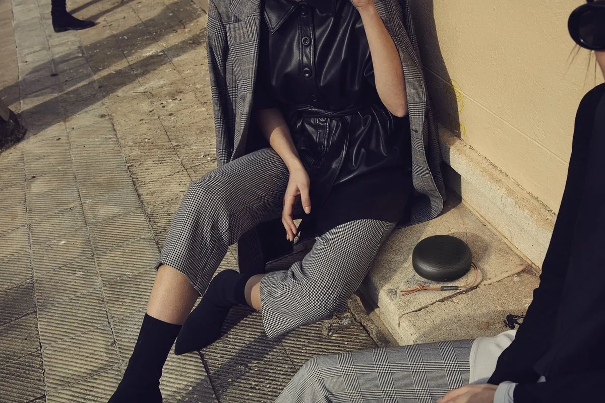 Bang & Olufsen Beosound A1 (2nd Gen) - Antraciet Zwart | Bluetooth speaker buiten | Draagbare speaker | Bluetooth speaker waterproof | Speaker draadloos