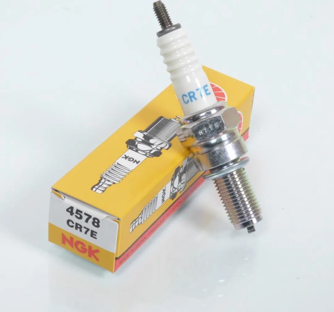 NGK CR7E Bougie - Arctic Cat Alterra 450 2016 - Blanc