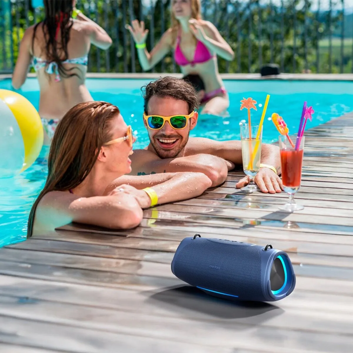 MEDION P61762 draagbare Bluetooth luidspreker (oplaadbare batterij, bass boost, RGB lichteffecten, IPX7 waterbescherming & robuust, geïntegreerde powerbank, 2x 25 W RMS) Blauw