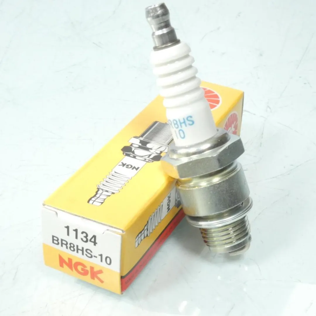 NGK BR8HS-10 Bougie Scooter Yamaha Neos 2000-2002 - Wit