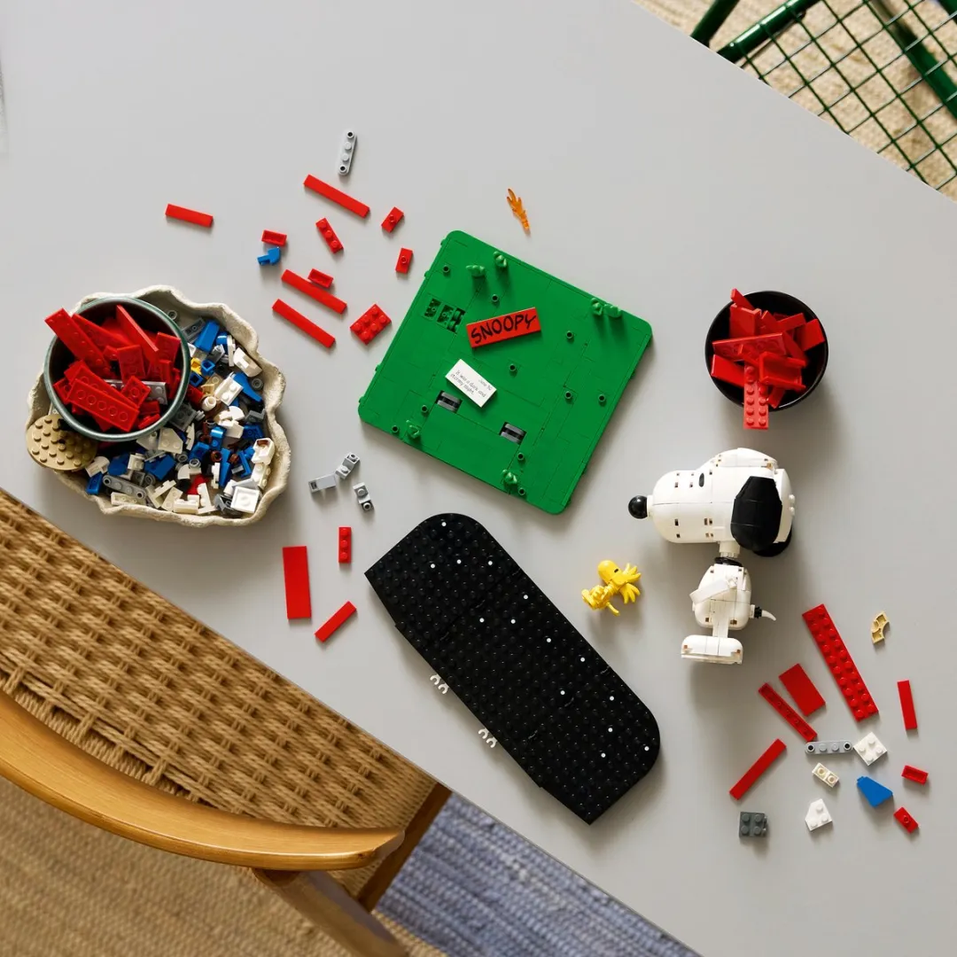 LEGO Ideas Peanuts Snoopy's Doghouse 21368 - 964 Stukken