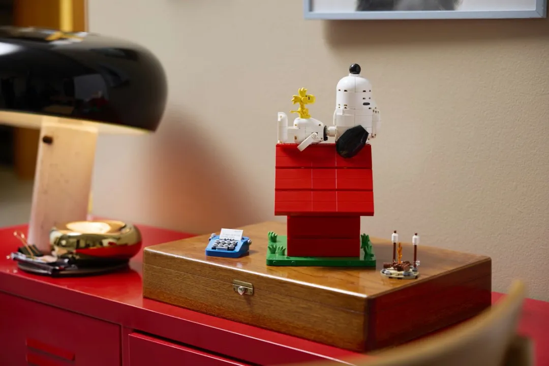 LEGO Ideas Peanuts Snoopy's Doghouse 21368 - 964 Stukken